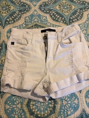 Kan Can White Distressed Roll-Cuff Jean Shorts size 0/23